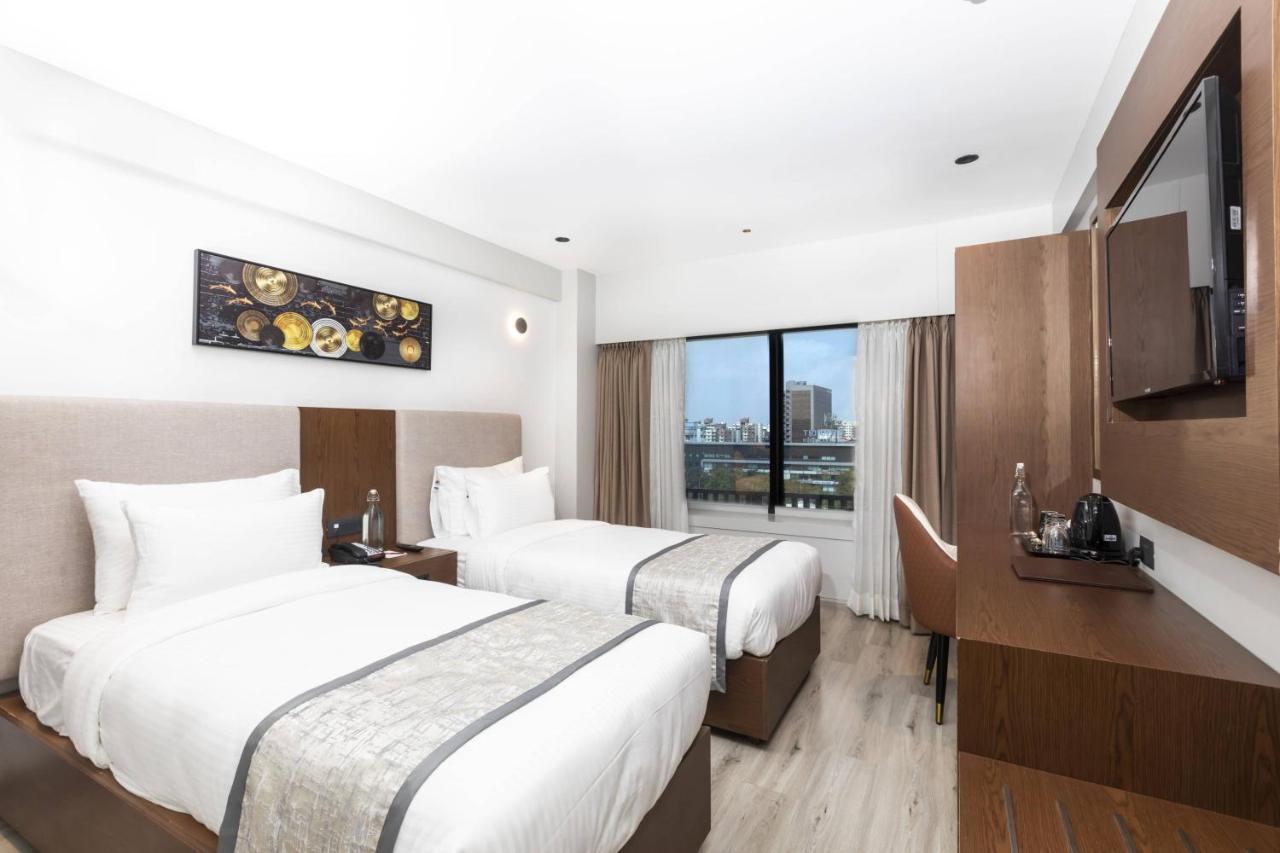 Ramee International Surat Hotell Eksteriør bilde