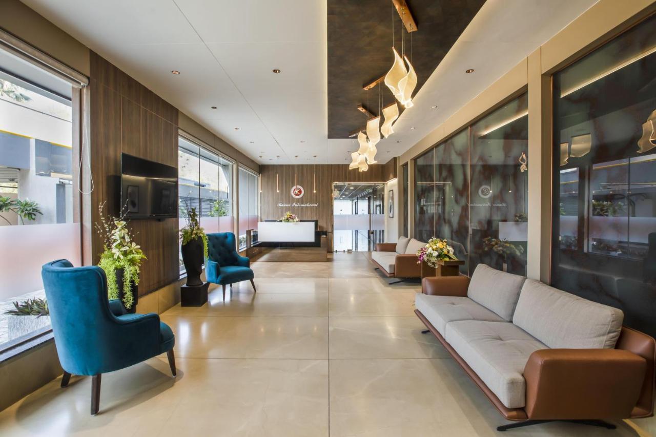 Ramee International Surat Hotell Eksteriør bilde